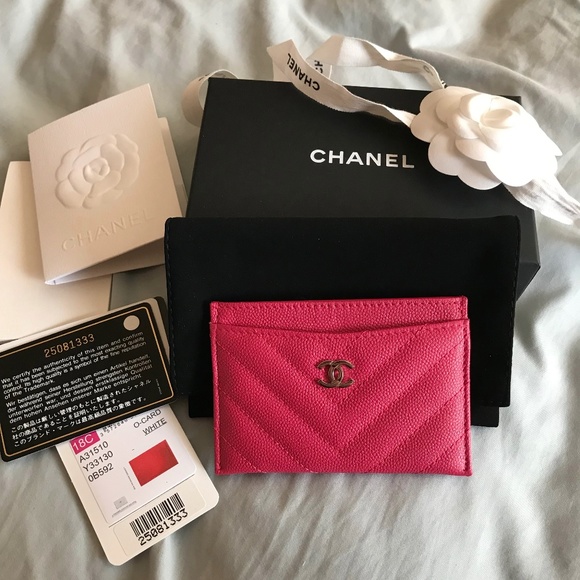 CHANEL Accessories - NEW authentic CHANEL caviar red/pink card case